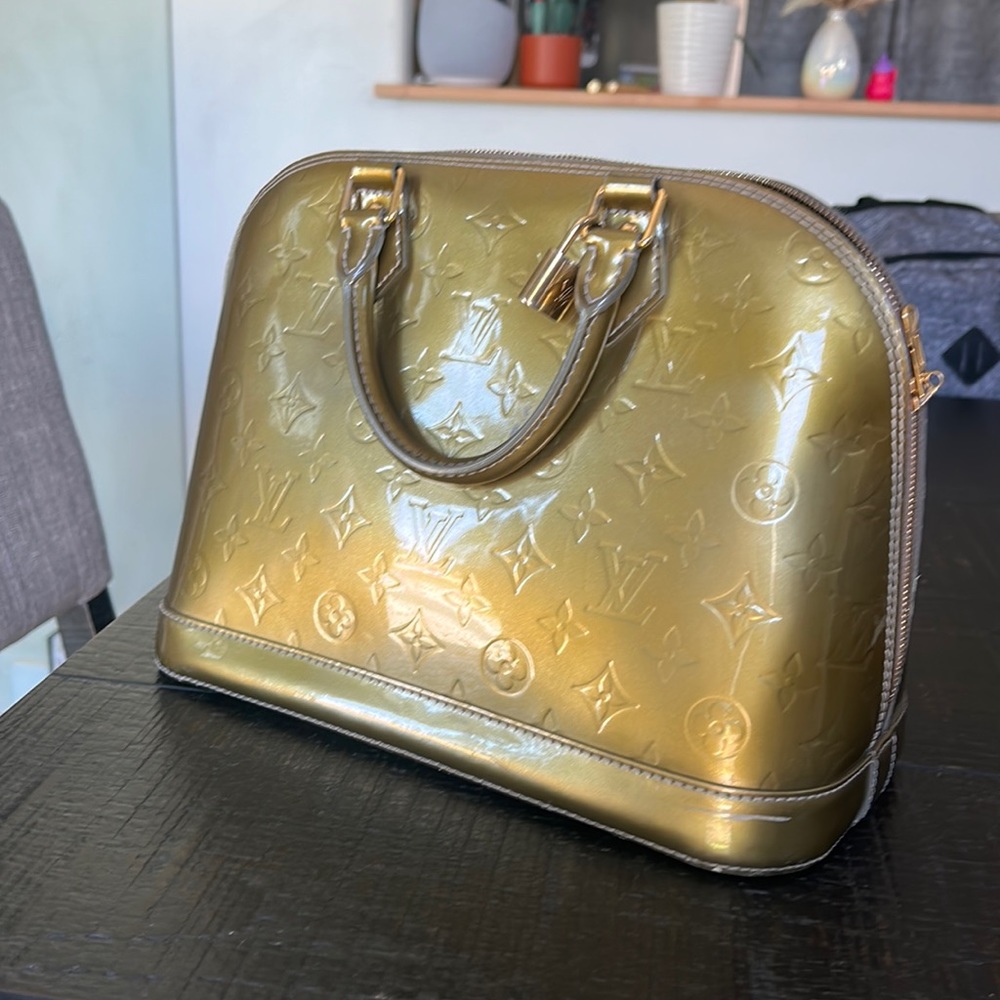 Authentic Louis Vuitton vernis Alma bag
